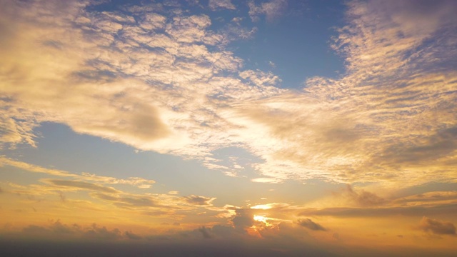 全景日出，天空和热带海洋视频素材