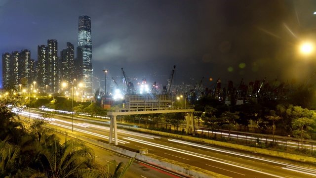 在香港飞驰而过的汽车的时间流逝视频素材