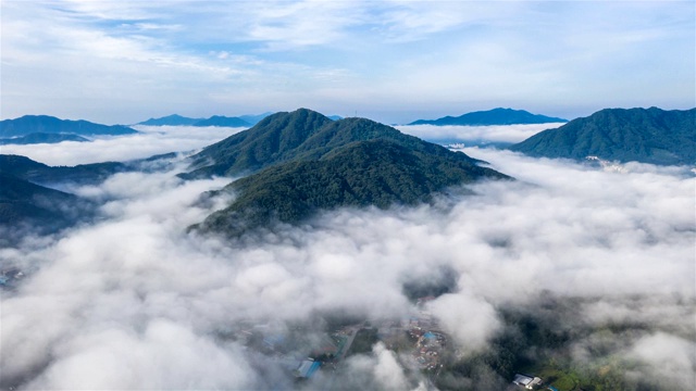 韩国京畿道山村上空的云海视频素材