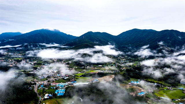 韩国京畿道山村上空的云海视频素材