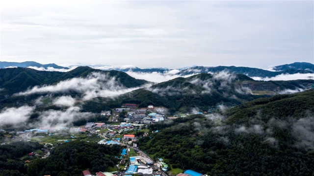 韩国京畿道山村上空的云海视频素材