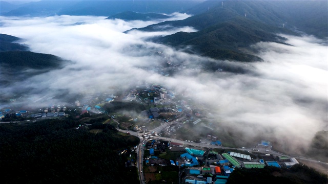 韩国京畿道山村上空的云海视频素材