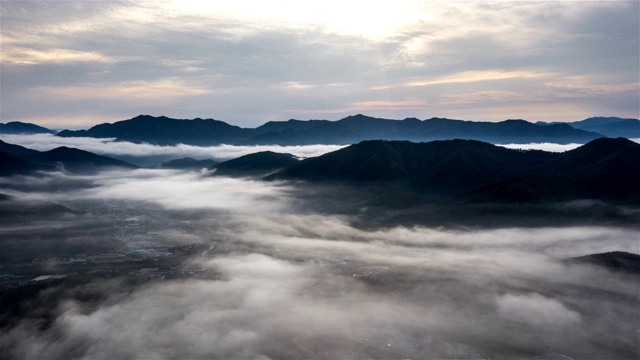 韩国京畿道山村上空的云海视频素材