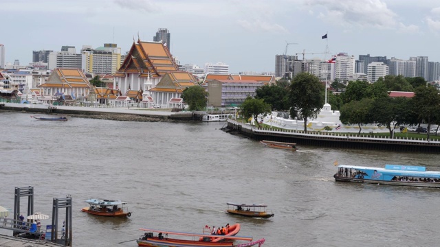 4k T/L Time Lapse River泰国曼谷湄南河上的观光船、商业船、河的士。曼谷河上的日常城市生活视频素材