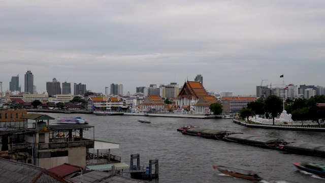 4k T/L Time Lapse River泰国曼谷湄南河上的观光船、商业船、河的士。曼谷河上的日常城市生活视频素材