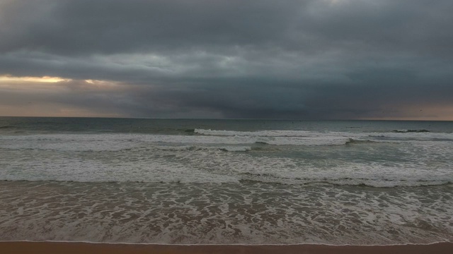 海滩日落时视频素材