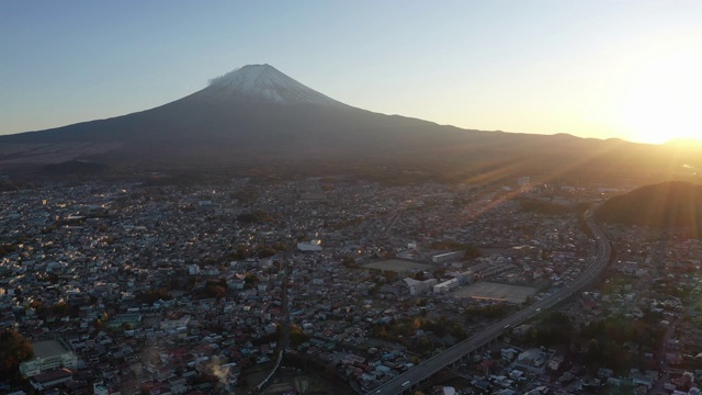 4k航拍日本富士山日落视频素材