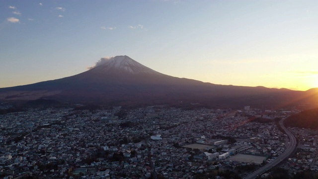 4k航拍日本富士山日落视频素材