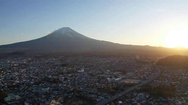 4k航拍日本富士山日落视频素材