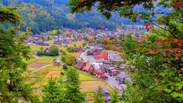 4 k。日本岐阜白川村秋日时光流逝。白川宫是联合国教科文组织世界遗产和国家地标视频素材