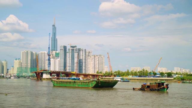 胡志明市的全景城市景观在西贡河岸边视频素材