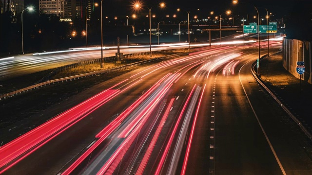 公路时间在夜间流逝视频素材