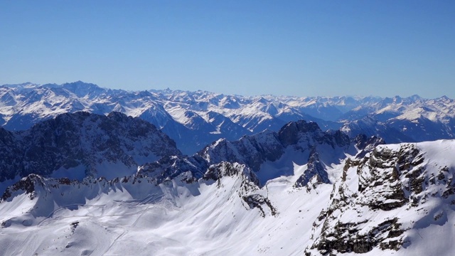 从德国巴伐利亚Zugspitze观看视频素材