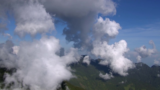 哥伦比亚东部安第斯山脉上空的云层鸟瞰图，哥伦比亚视频素材