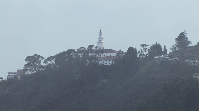 哥伦比亚波哥大蒙塞拉特山蒙塞拉特保护区鸟瞰图视频素材