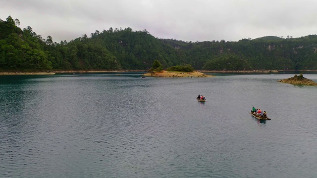 蒙特贝罗湖旅游船视频素材