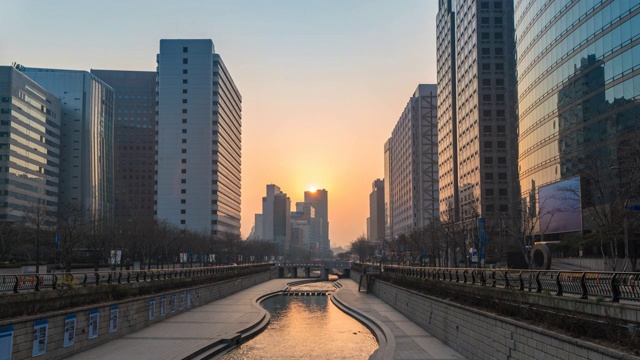 韩国首尔时间间隔4K，清溪川日出时间间隔视频素材