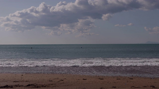 海滩和美丽的天空视频素材