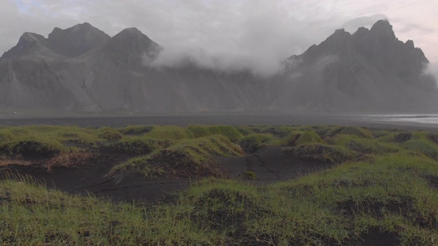 冰岛的韦斯特拉霍恩山和海滩视频素材