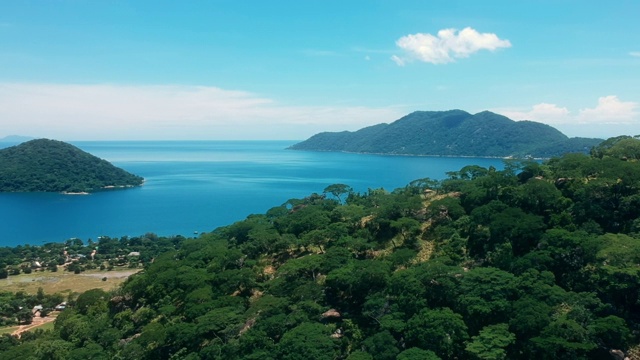 美丽的热带景观与马拉维湖碧水视频素材