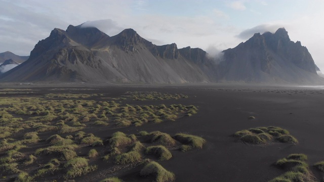 冰岛的韦斯特拉霍恩山和海滩视频素材