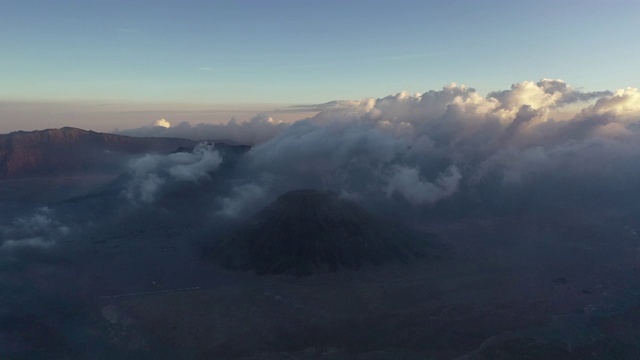 鸟瞰图的塞默火山，布罗莫山，东爪哇，印度尼西亚视频素材