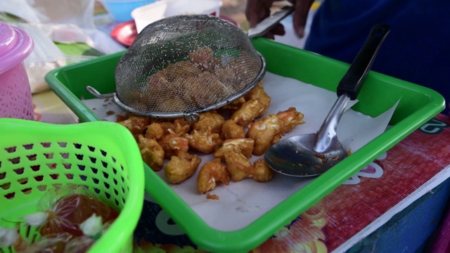 炸鼹鼠蟹，沙蟹视频素材