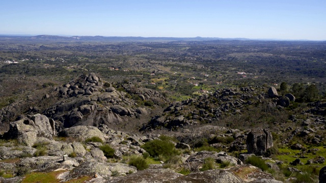 风景山脉周围的Marvao在Alentejo，葡萄牙视频素材