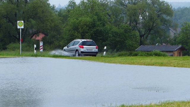 雨水淹没道路视频素材