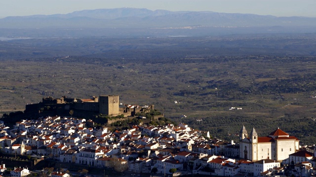 Alentejo城堡，葡萄牙来自Serra de Sao Mamede mountains视频素材