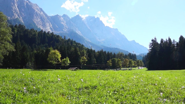 德国巴伐利亚州Garmisch-Partenkirchen附近的景观视频素材