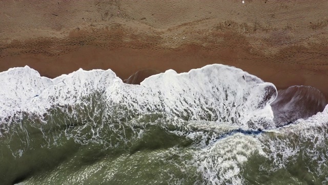 海滩和大海的鸟瞰图视频素材