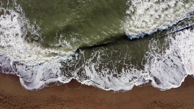 海滩和大海的鸟瞰图视频素材