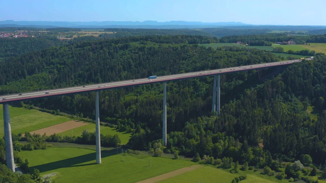 德国Neckarblick高速公路桥鸟瞰图视频素材