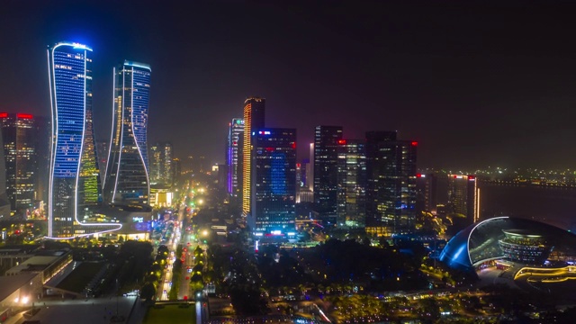 夜景照明杭州市内著名的现代市区交通街道航拍延时全景4k中国视频素材