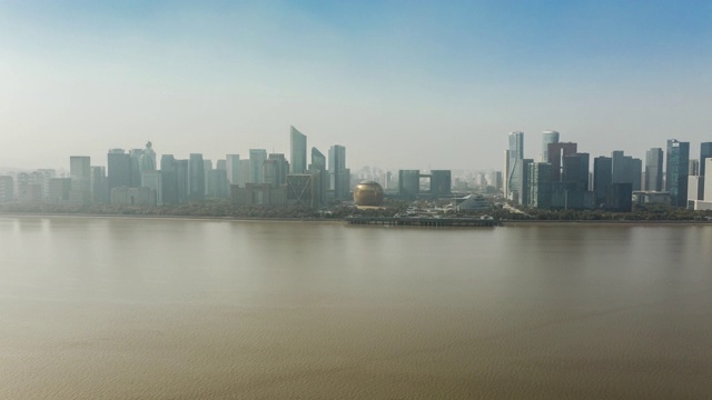 阳光明媚的一天杭州城市市中心视图滨江湾航空时间推移全景4k中国视频素材