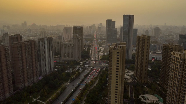 日落时间杭州市区交通街道道路航拍时间推移全景4k中国视频素材