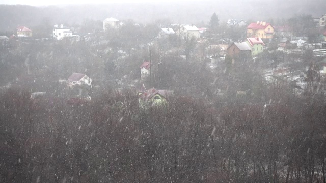 冬天有暴风雪。缓慢的运动。视频素材