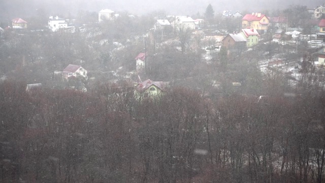 冬天有暴风雪。缓慢的运动。视频素材