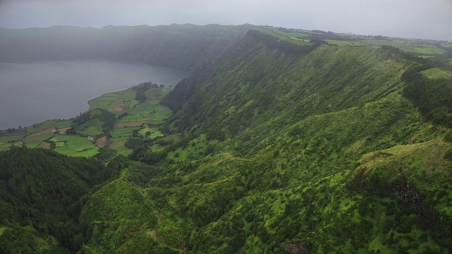 亚速尔群岛圣米格尔岛的塞特·西达德斯火山口视频素材