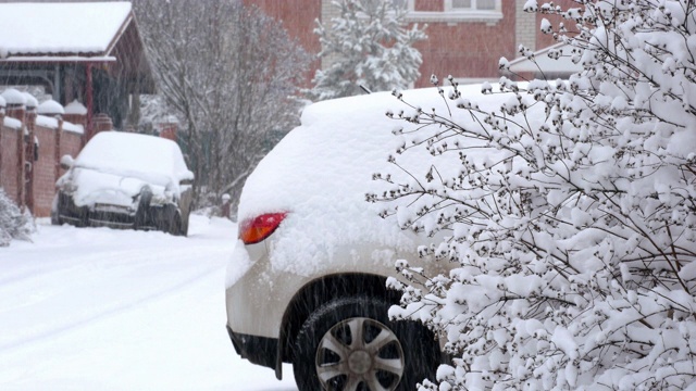 暴雪和汽车视频素材