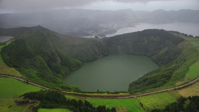 亚速尔群岛圣米格尔岛的塞特·西达德斯火山口视频素材