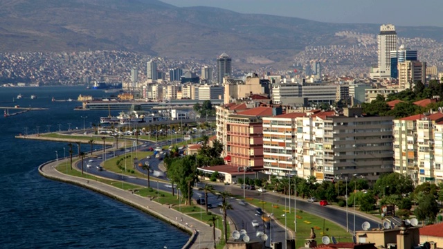 海岸公路和İzmir(高角度视图)视频素材