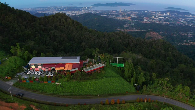 马来西亚沙巴州，哥打基纳巴卢，Kokol山勐嘎达，美丽的自然绿色雨林的4K航拍镜头视频素材