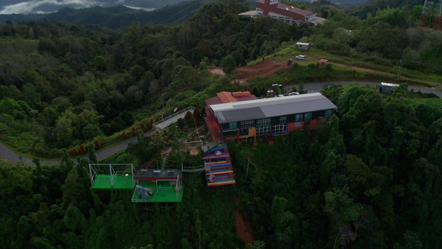 马来西亚沙巴州，哥打基纳巴卢，Kokol山勐嘎达，美丽的自然绿色雨林的4K航拍镜头视频素材