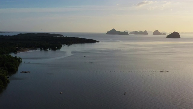 位于泰国海岸线的海中的山岛视频素材