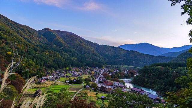 4 k。时光流逝白川村秋日季节，岐阜县，日本。白川宫是联合国教科文组织世界遗产和日本的国家地标视频素材