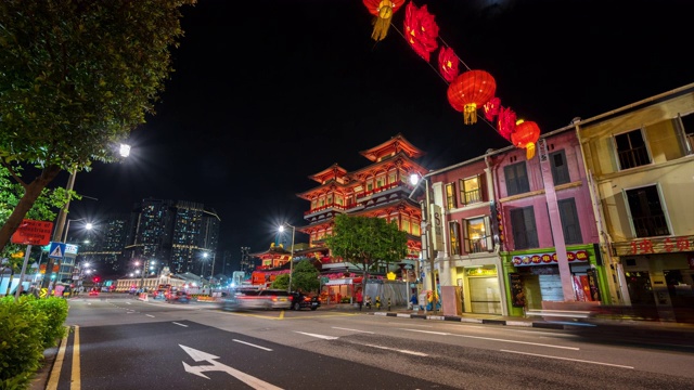 在新加坡华埠街，有很多商店和旅游购物。新加坡的佛牙舍利视频素材