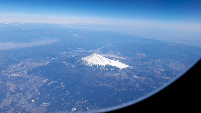 日本富士山的鸟瞰图。视频素材