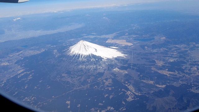 日本富士山的鸟瞰图。视频素材